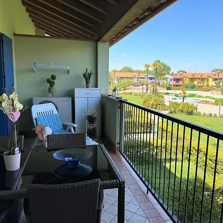 Porto Antico Village דירה