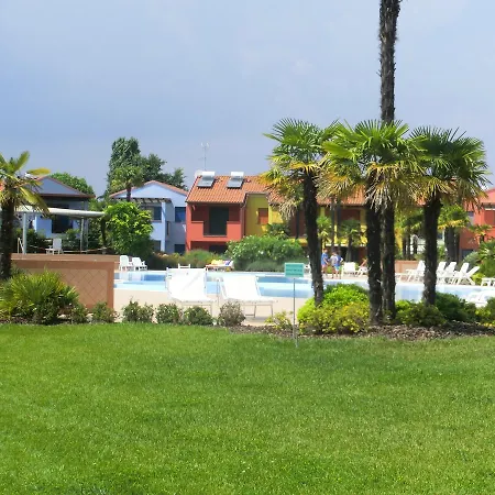 Porto Antico Village אפריליה מאריטימה