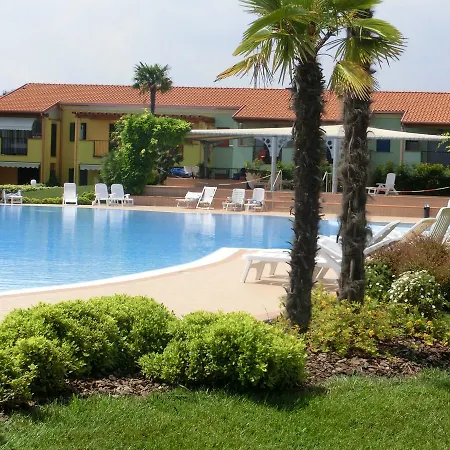 Porto Antico Village אפריליה מאריטימה