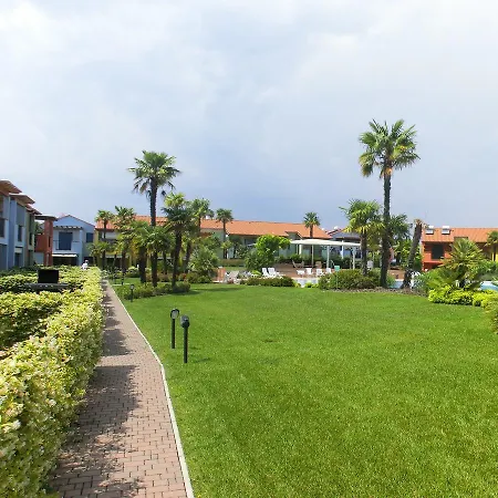 Porto Antico Village אפריליה מאריטימה