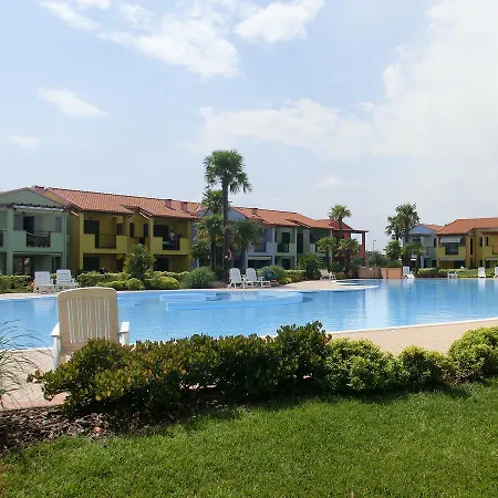 Porto Antico Village דירה *